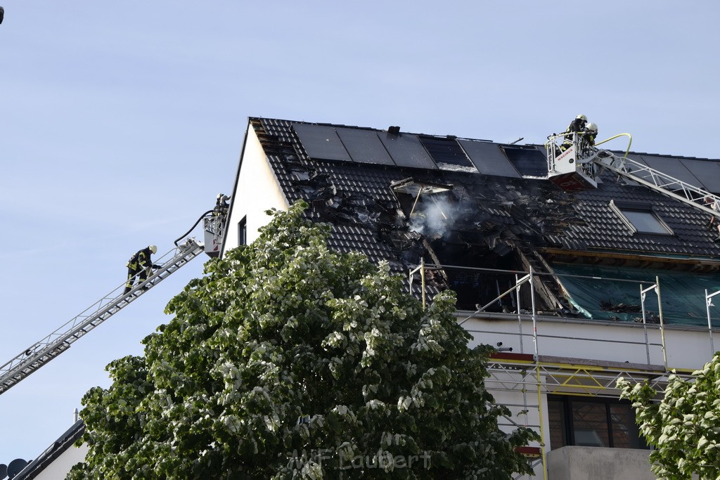 Feuer 2 Dachstuhl Koeln Dellbrueck Von der Leyen Str P032.JPG - Miklos Laubert